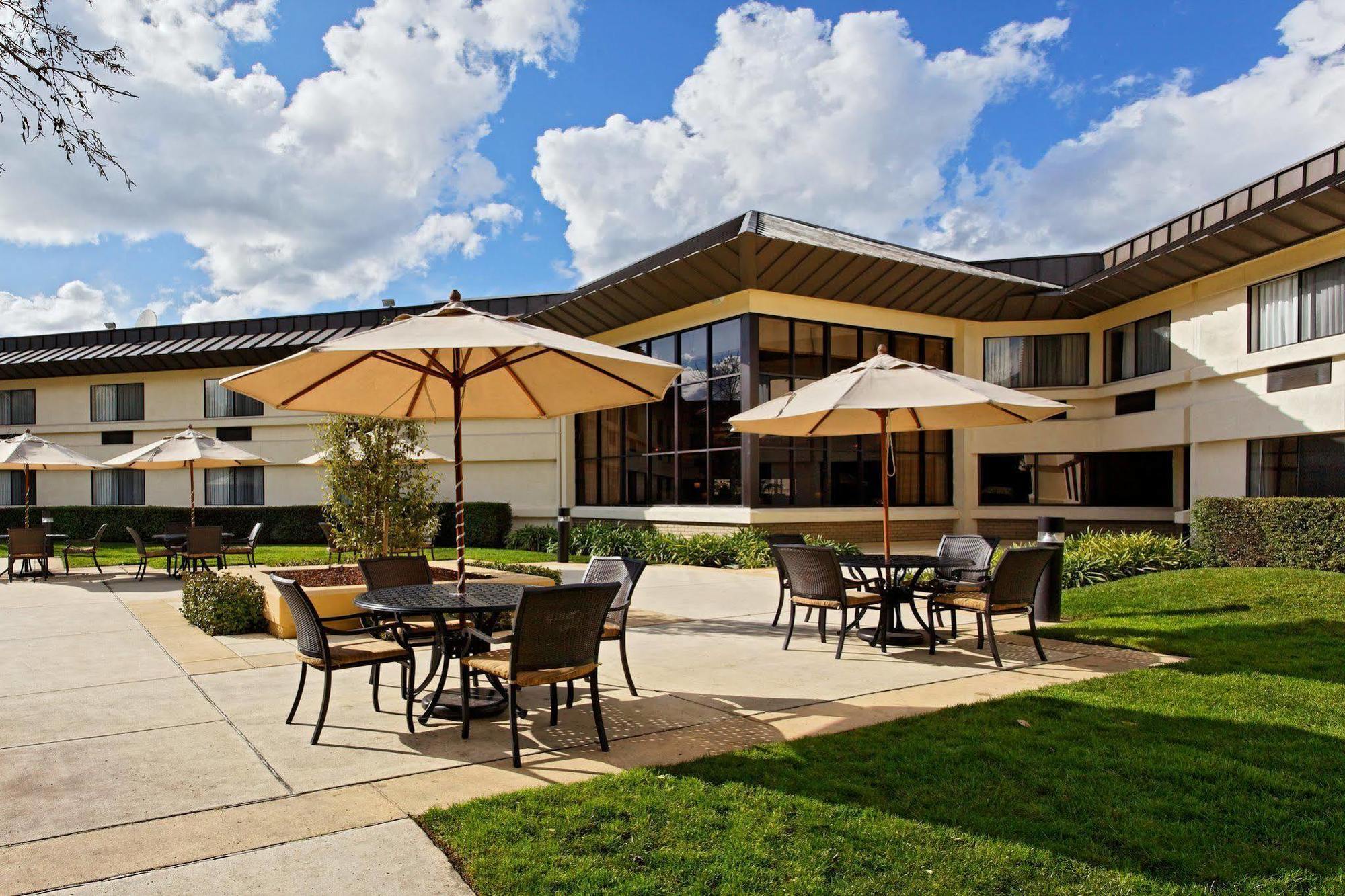 Holiday Inn Express Walnut Creek By Ihg Restaurant photo